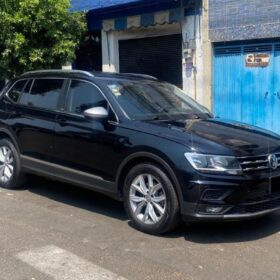 2020 VW TIGUAN COMFORTLINE CON 3RA FILA NIVEL 2 PLUS - COLOR NEGRO