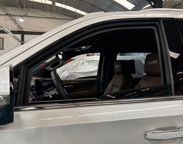 2025 SUBURBAN HIGH COUNTRY NIVEL 3 PLUS – COLOR BLANCO - Imagen 12