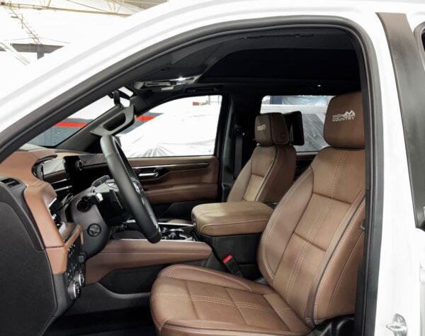 2025 SUBURBAN HIGH COUNTRY NIVEL 3 PLUS – COLOR BLANCO - Imagen 5