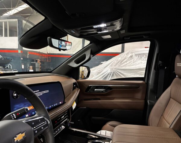 2025 SUBURBAN HIGH COUNTRY NIVEL 3 PLUS – COLOR BLANCO - Imagen 6
