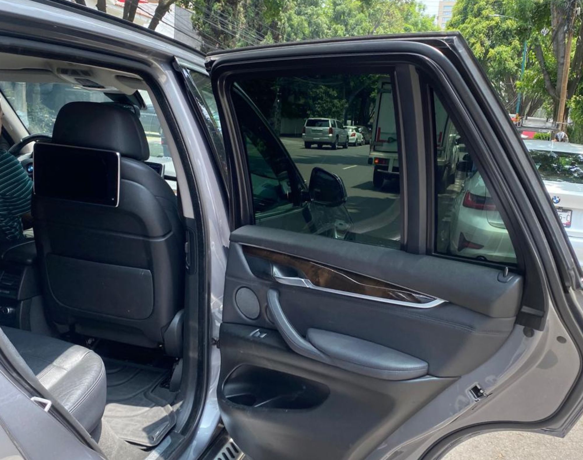 2017 BMW X5 DRIVE 50IA NIVEL 3 PLUS - COLOR PLATA - Imagen 8