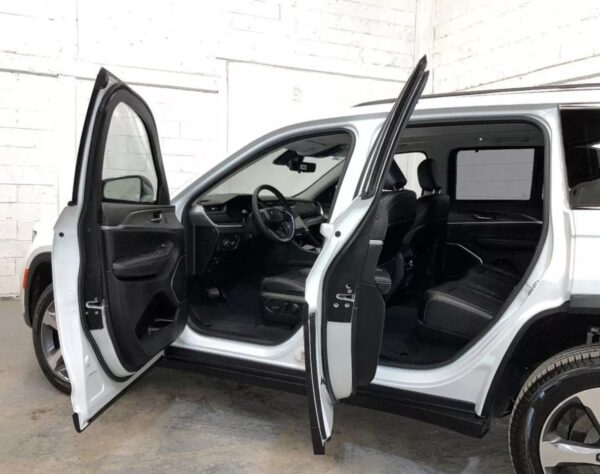 2025 CHEROKEE LIMITED 2 FILAS DE ASIENTOS NIVEL 3 PLUS – COLOR BLANCO - Imagen 4