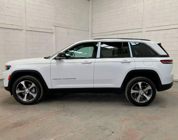 2025 CHEROKEE LIMITED 2 FILAS DE ASIENTOS NIVEL 3 PLUS – COLOR BLANCO - Imagen 8