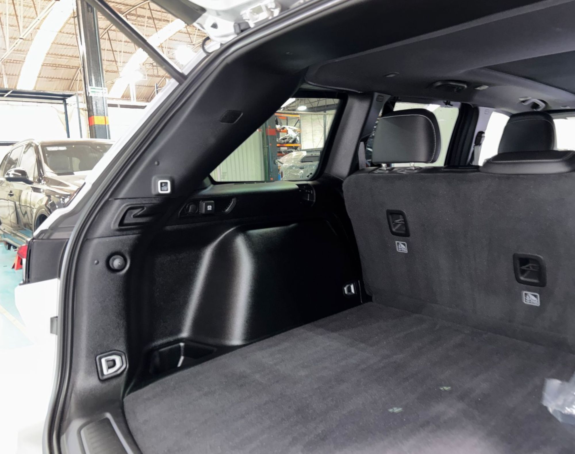 2025 JEEP GRAND CHEROKEE LIMITED V6 4X2 NIVEL 3 PLUS – COLOR PLATA - Imagen 10