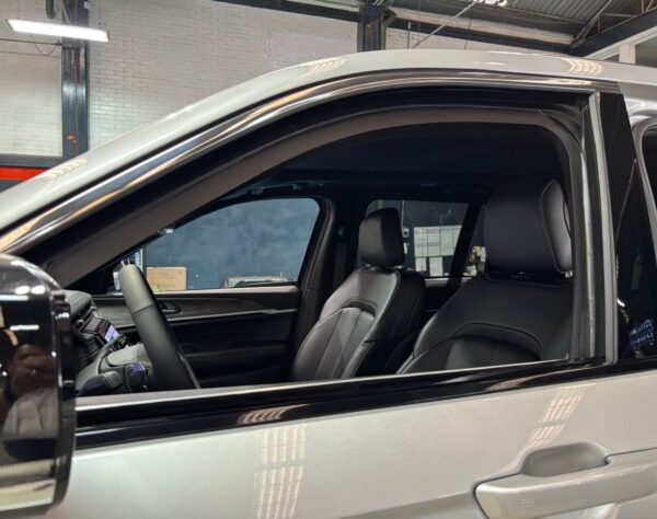 2025 JEEP GRAND CHEROKEE LIMITED V6 4X2 NIVEL 3 PLUS – COLOR PLATA - Imagen 12