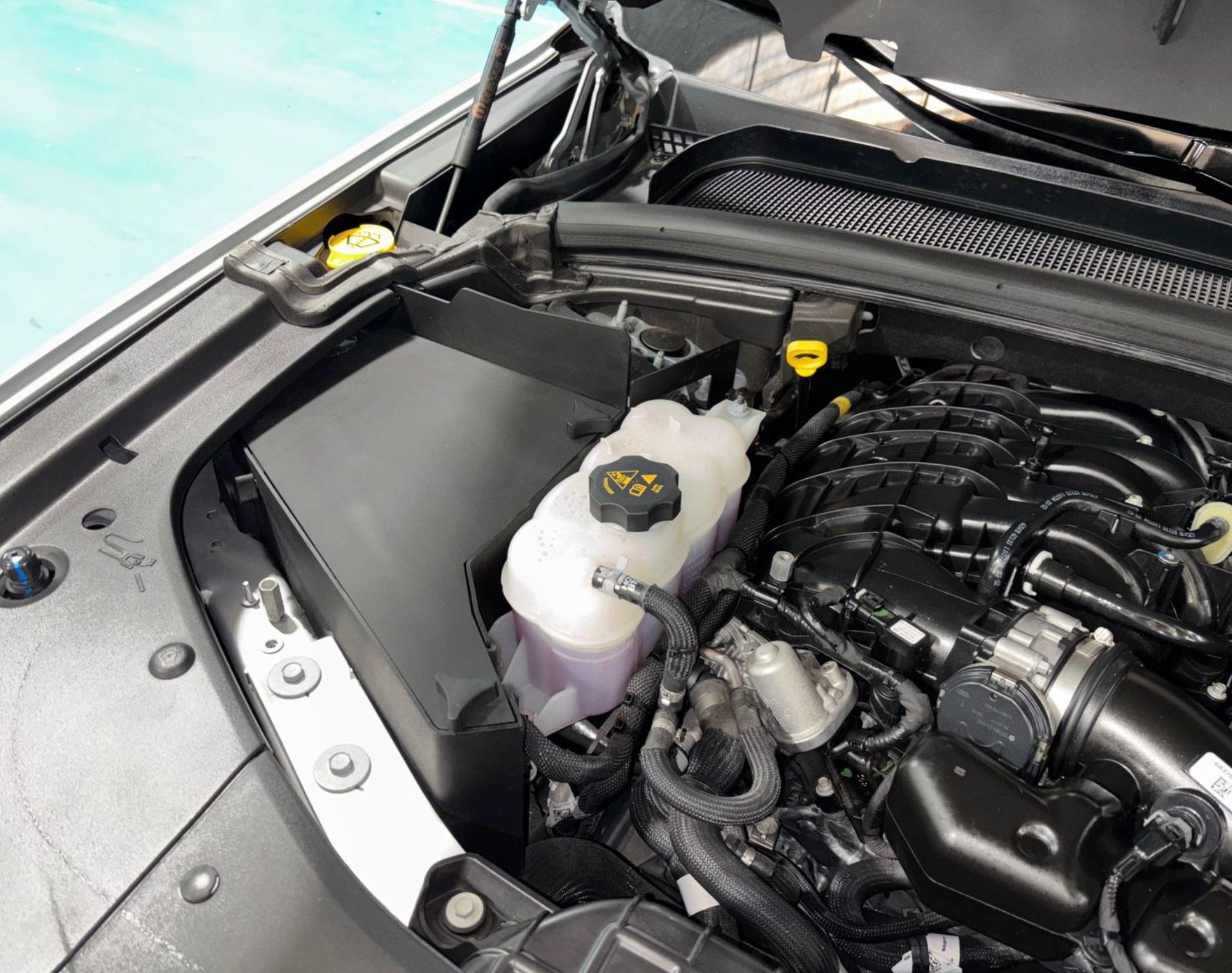 2025 JEEP GRAND CHEROKEE LIMITED V6 4X2 NIVEL 3 PLUS – COLOR PLATA - Imagen 3