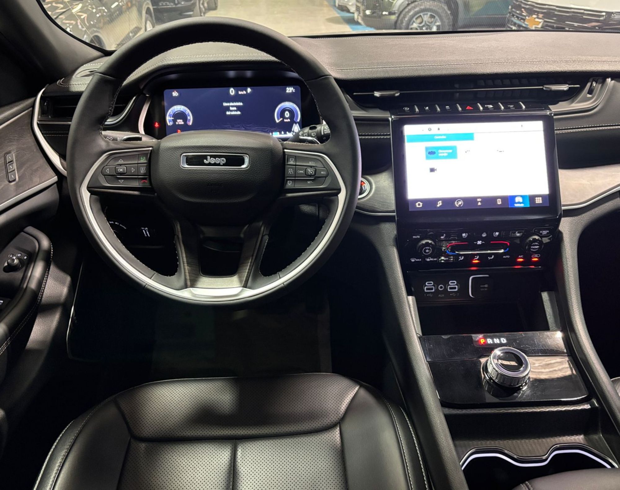 2025 JEEP GRAND CHEROKEE LIMITED V6 4X2 NIVEL 3 PLUS – COLOR PLATA - Imagen 6