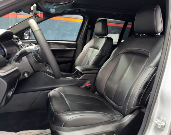 2025 JEEP GRAND CHEROKEE LIMITED V6 4X2 NIVEL 3 PLUS – COLOR PLATA - Imagen 8