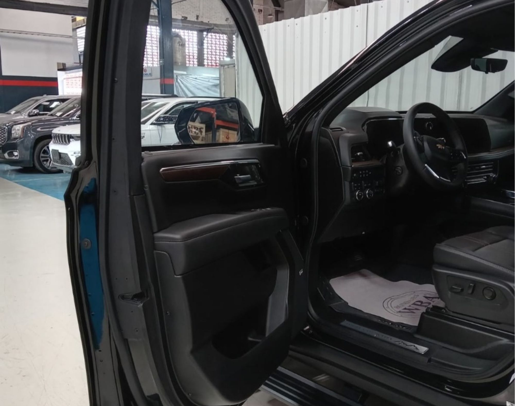 2025 SUBURBAN HIGH COUNTRY NIVEL 3 PLUS – COLOR NEGRO - Imagen 10