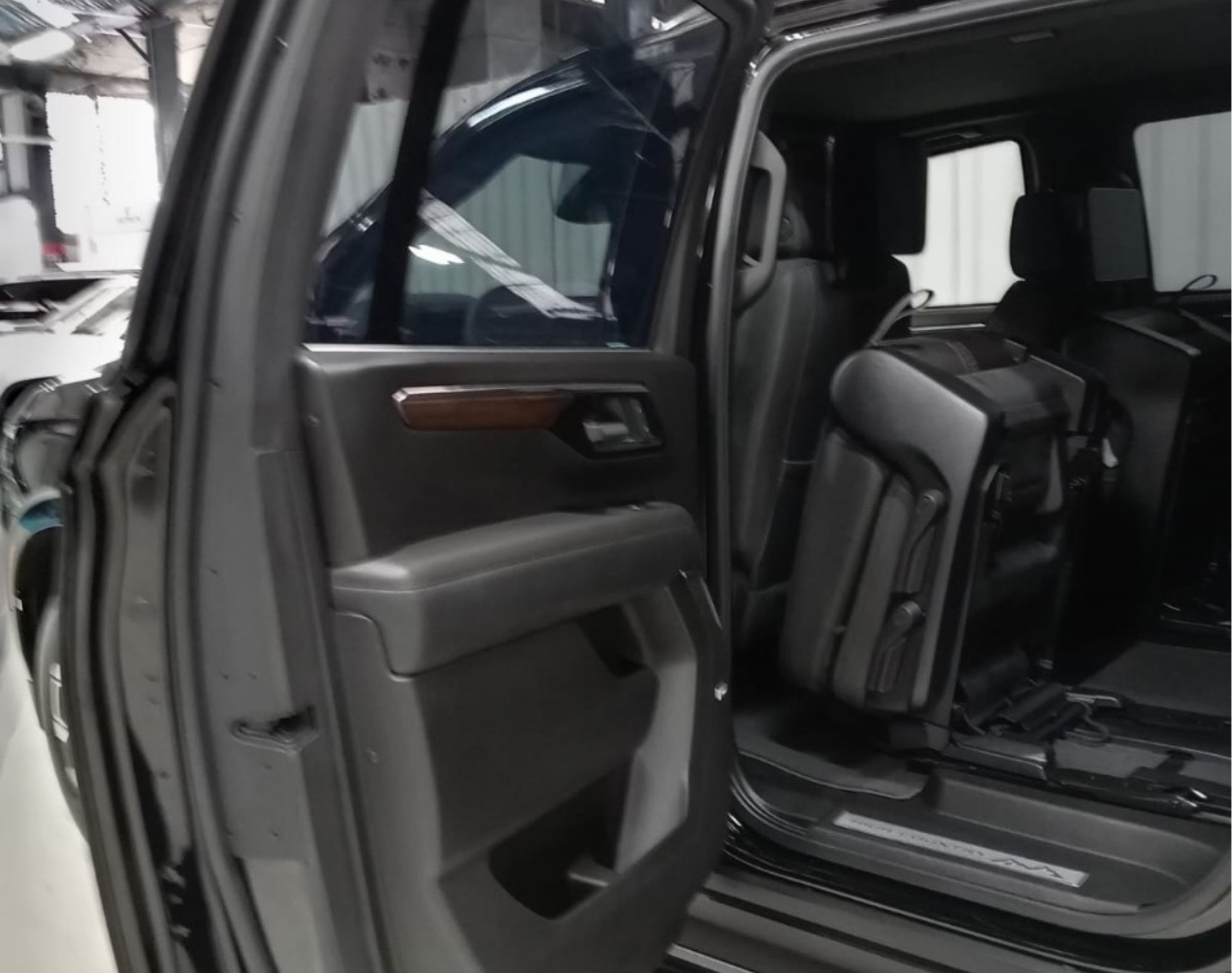2025 SUBURBAN HIGH COUNTRY NIVEL 3 PLUS – COLOR NEGRO - Imagen 11