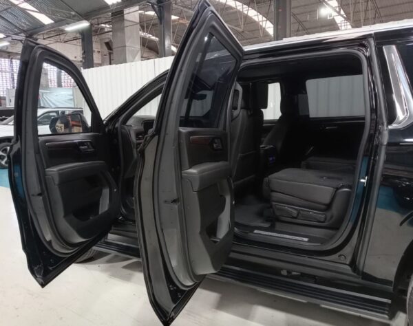 2025 SUBURBAN HIGH COUNTRY NIVEL 3 PLUS – COLOR NEGRO - Imagen 12