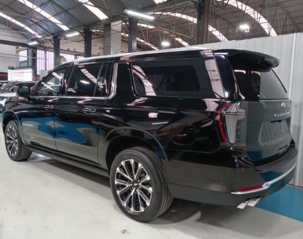 2025 SUBURBAN HIGH COUNTRY NIVEL 3 PLUS – COLOR NEGRO - Imagen 15