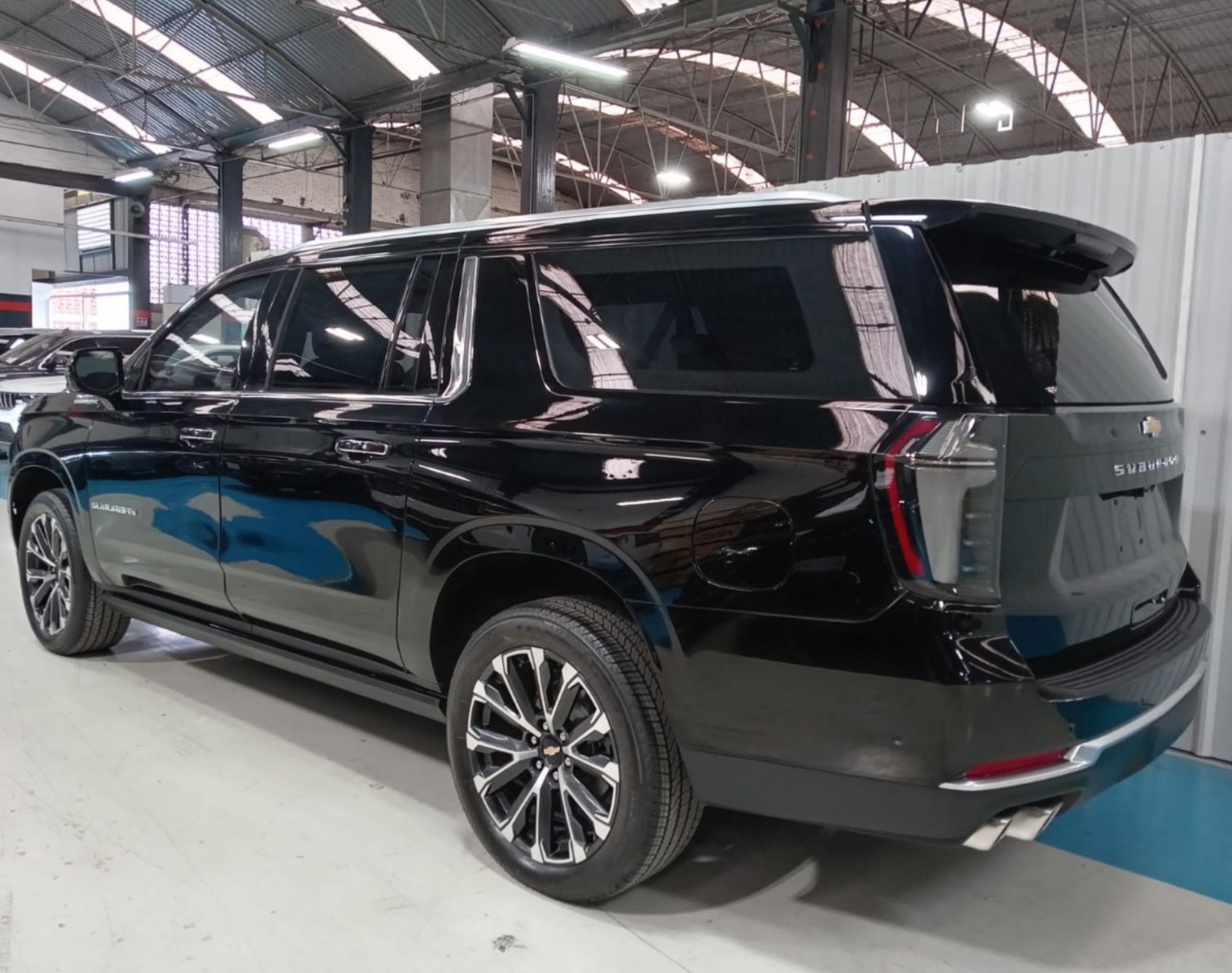 2025 SUBURBAN HIGH COUNTRY NIVEL 3 PLUS – COLOR NEGRO - Imagen 15