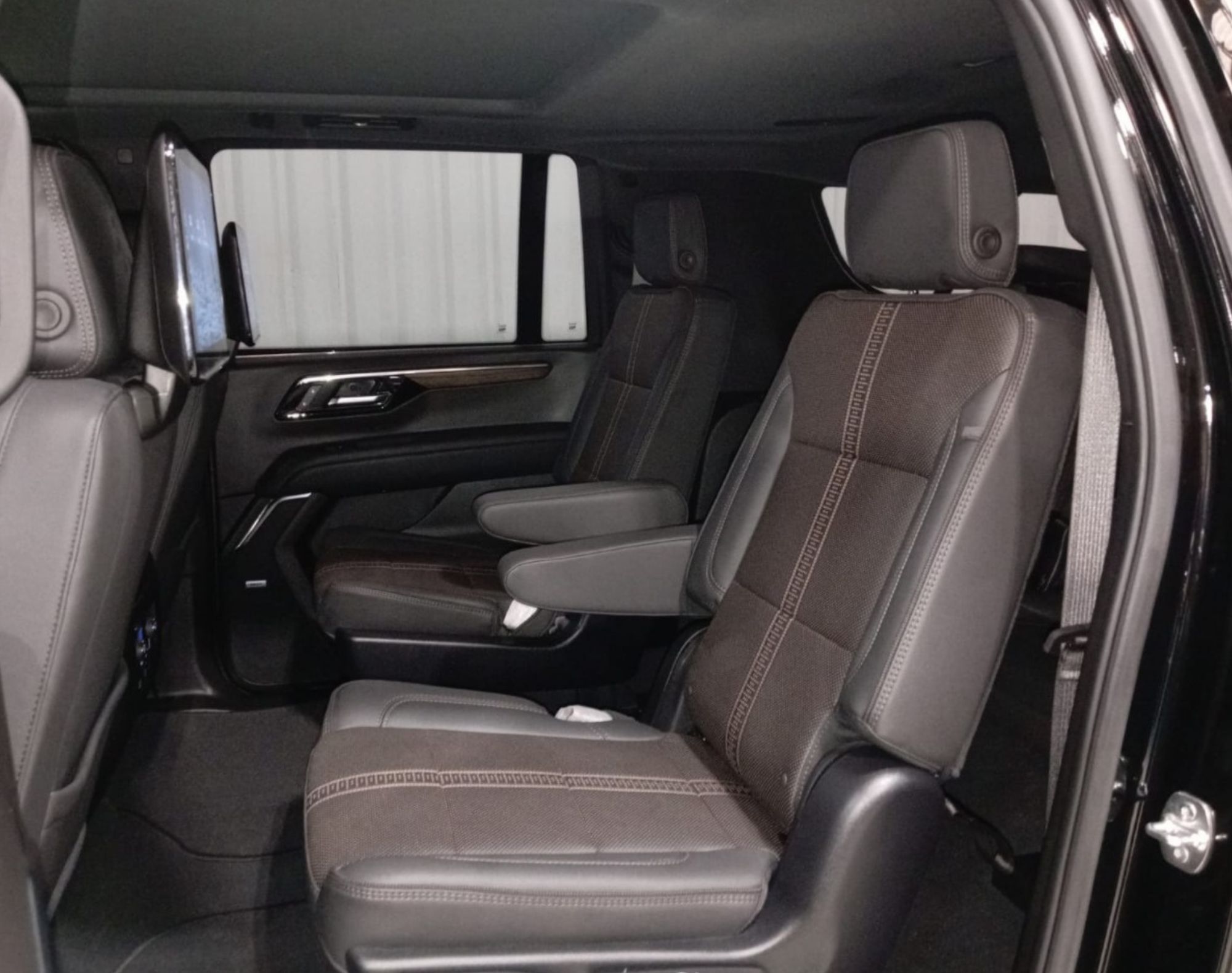 2025 SUBURBAN HIGH COUNTRY NIVEL 3 PLUS – COLOR NEGRO - Imagen 6