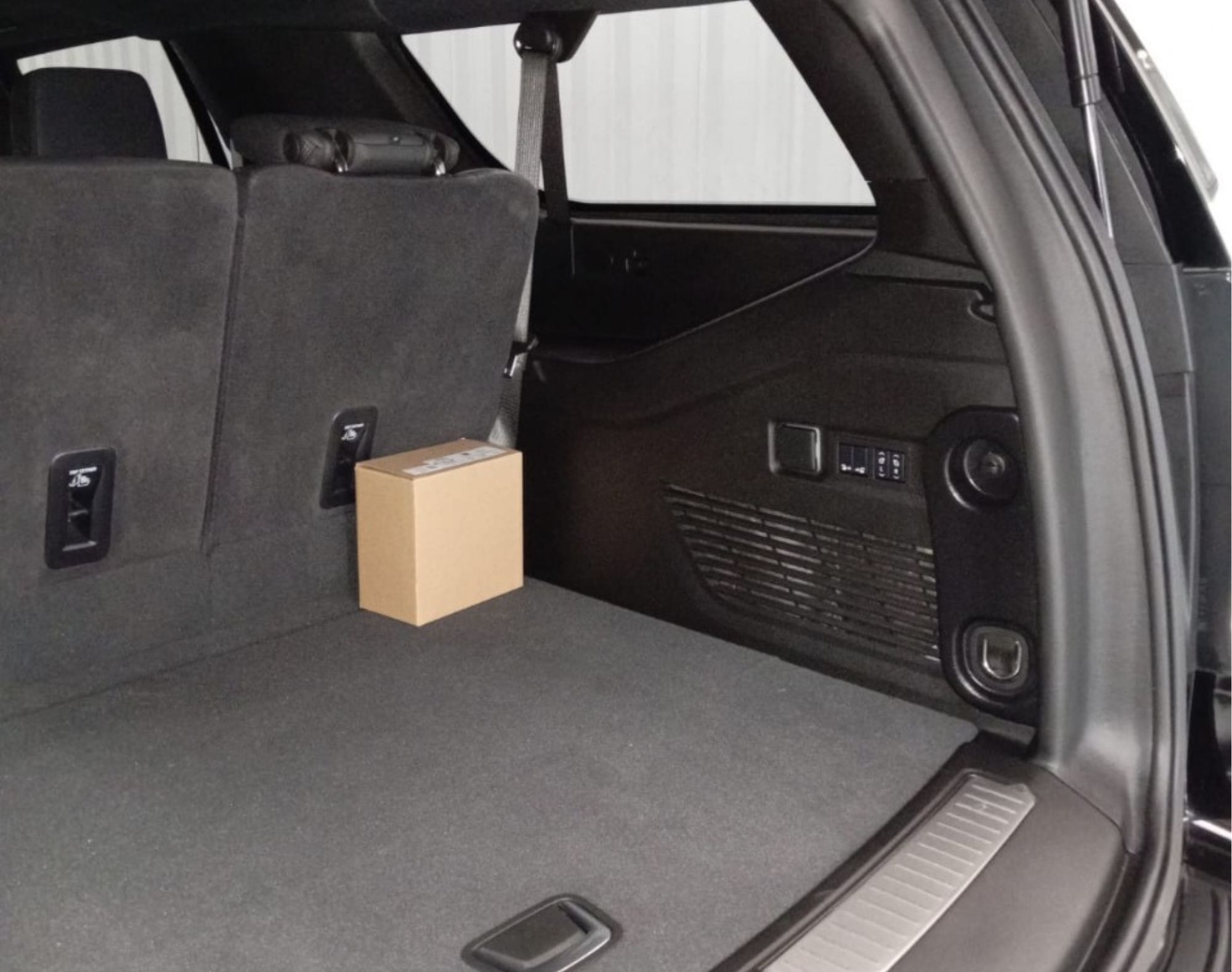 2025 SUBURBAN HIGH COUNTRY NIVEL 3 PLUS – COLOR NEGRO - Imagen 8