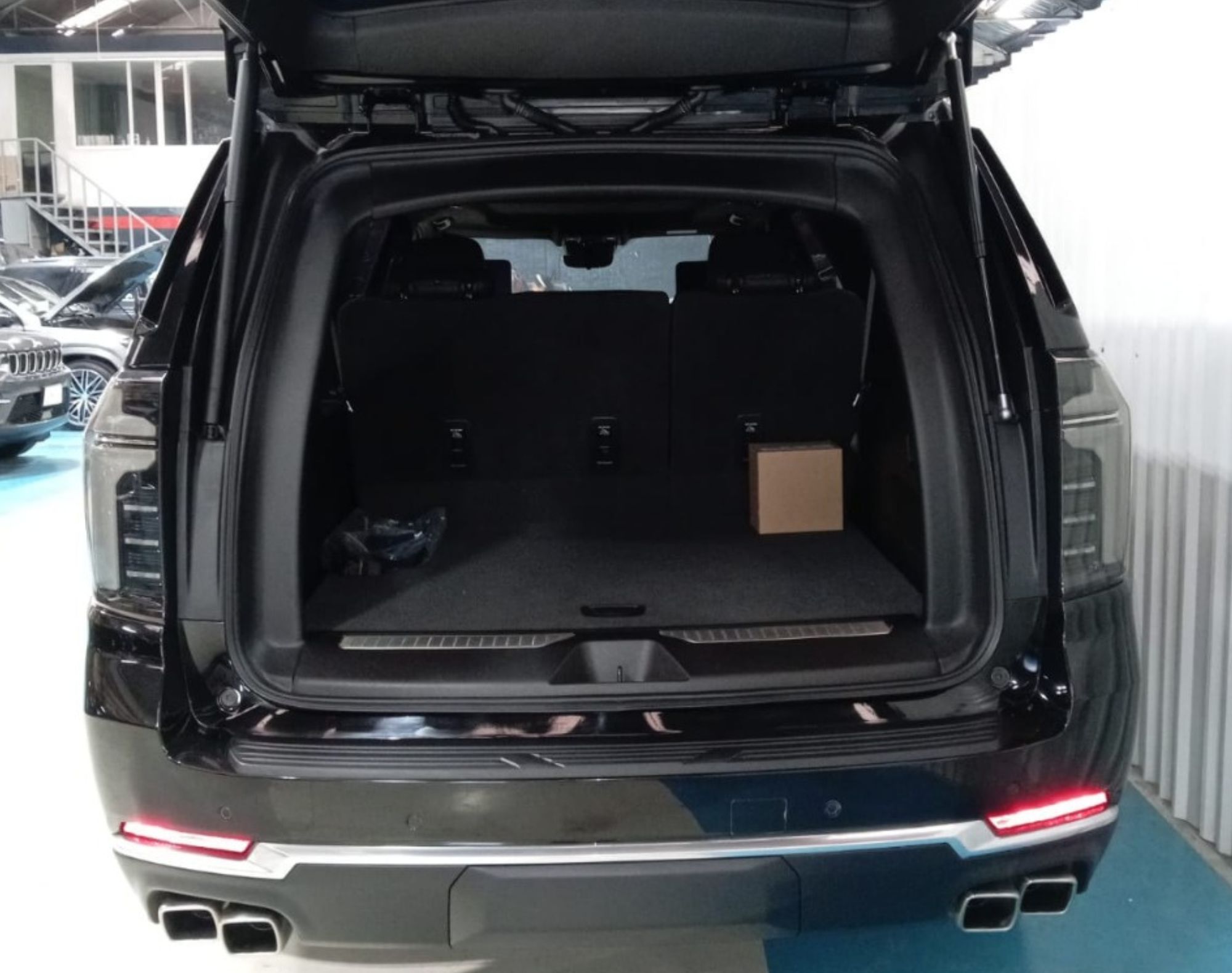 2025 SUBURBAN HIGH COUNTRY NIVEL 3 PLUS – COLOR NEGRO - Imagen 9