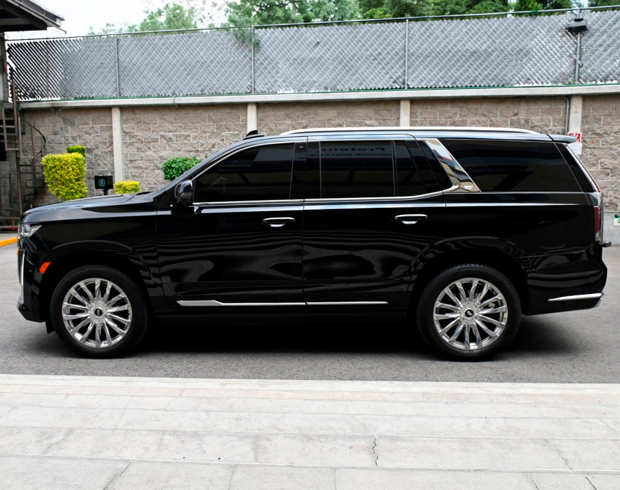 2023 CADILLAC ESCALADE CORTA - COLOR NEGRO - Imagen 11