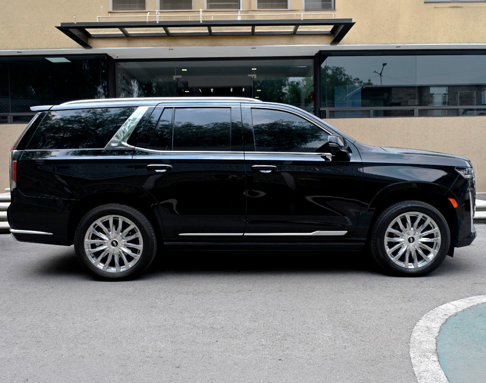 2023 CADILLAC ESCALADE CORTA - COLOR NEGRO - Imagen 12