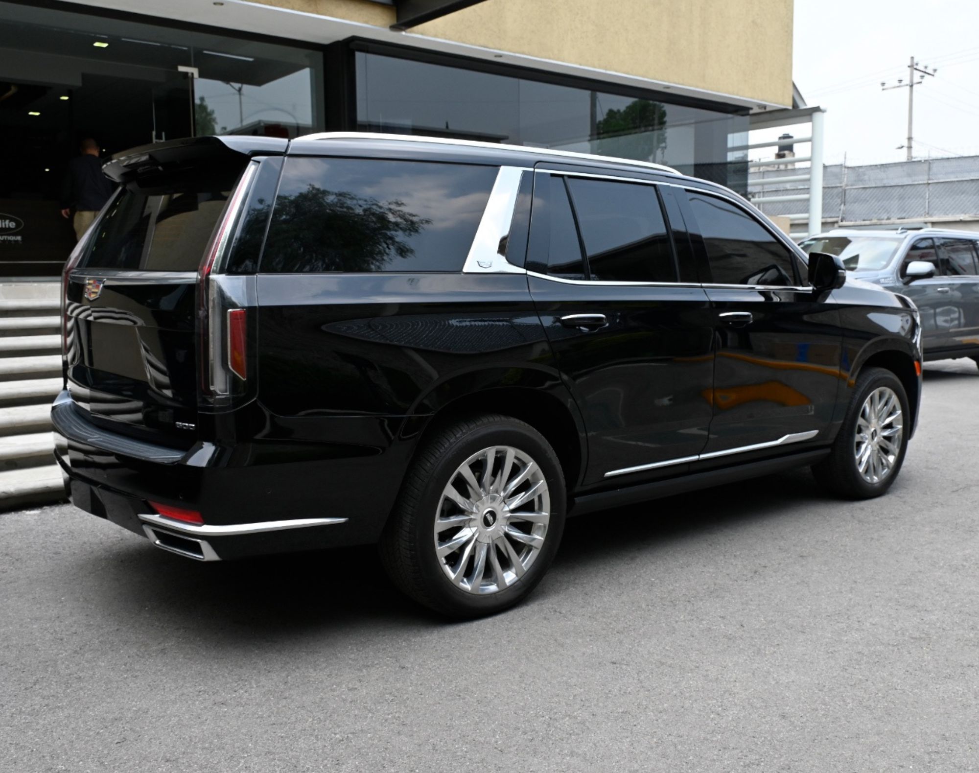 2023 CADILLAC ESCALADE CORTA - COLOR NEGRO - Imagen 13