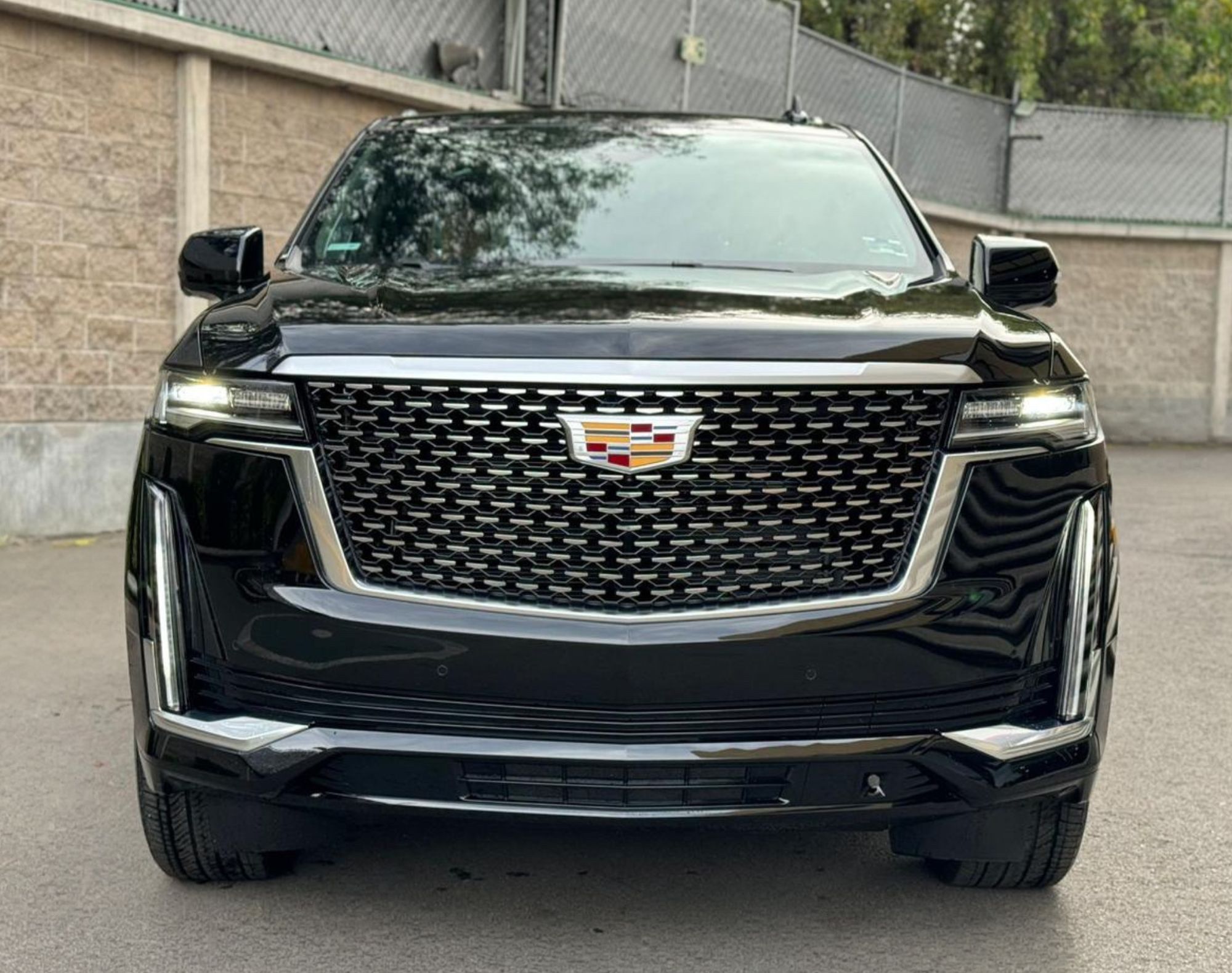 2023 CADILLAC ESCALADE CORTA - COLOR NEGRO - Imagen 3