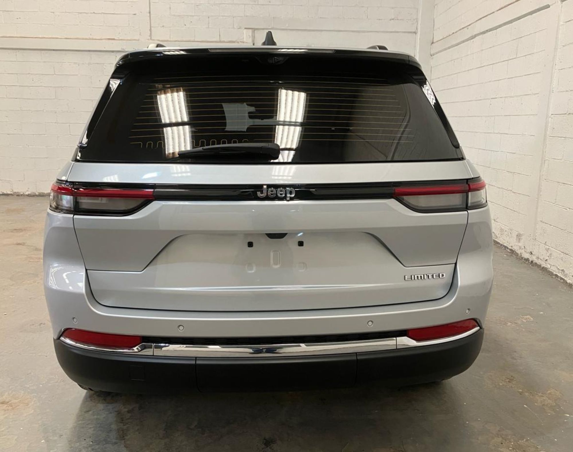 2025 JEEP GRAND CHEROKEE LIMITED NIVEL 4 PLUS – COLOR PLATA - Imagen 13