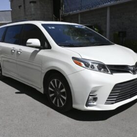 TOYOTA SIENNA