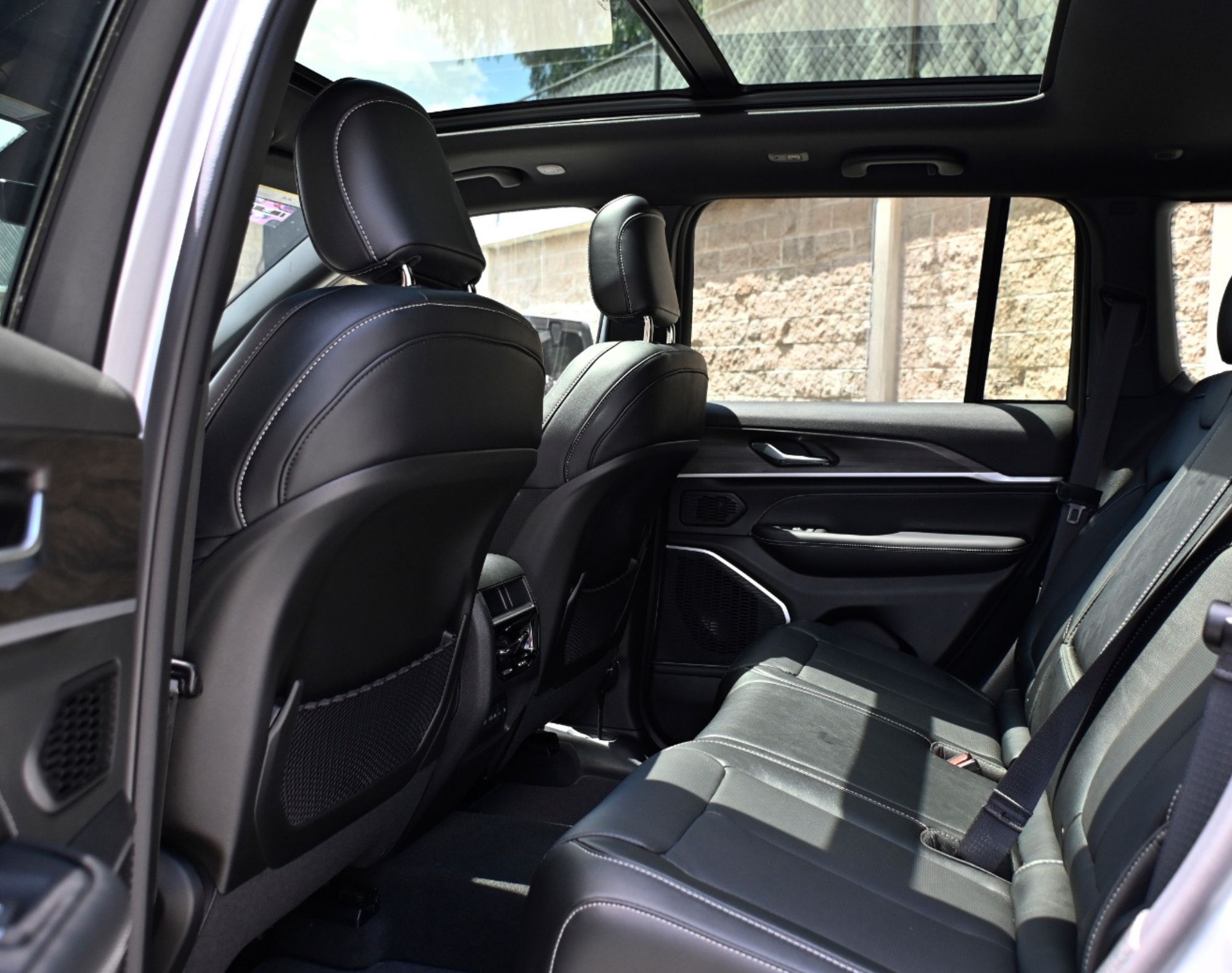2026 JEEP GRAND CHEROKEE 4X4 TURBO NIVEL 3 PLUS – COLOR PLATA - Imagen 13