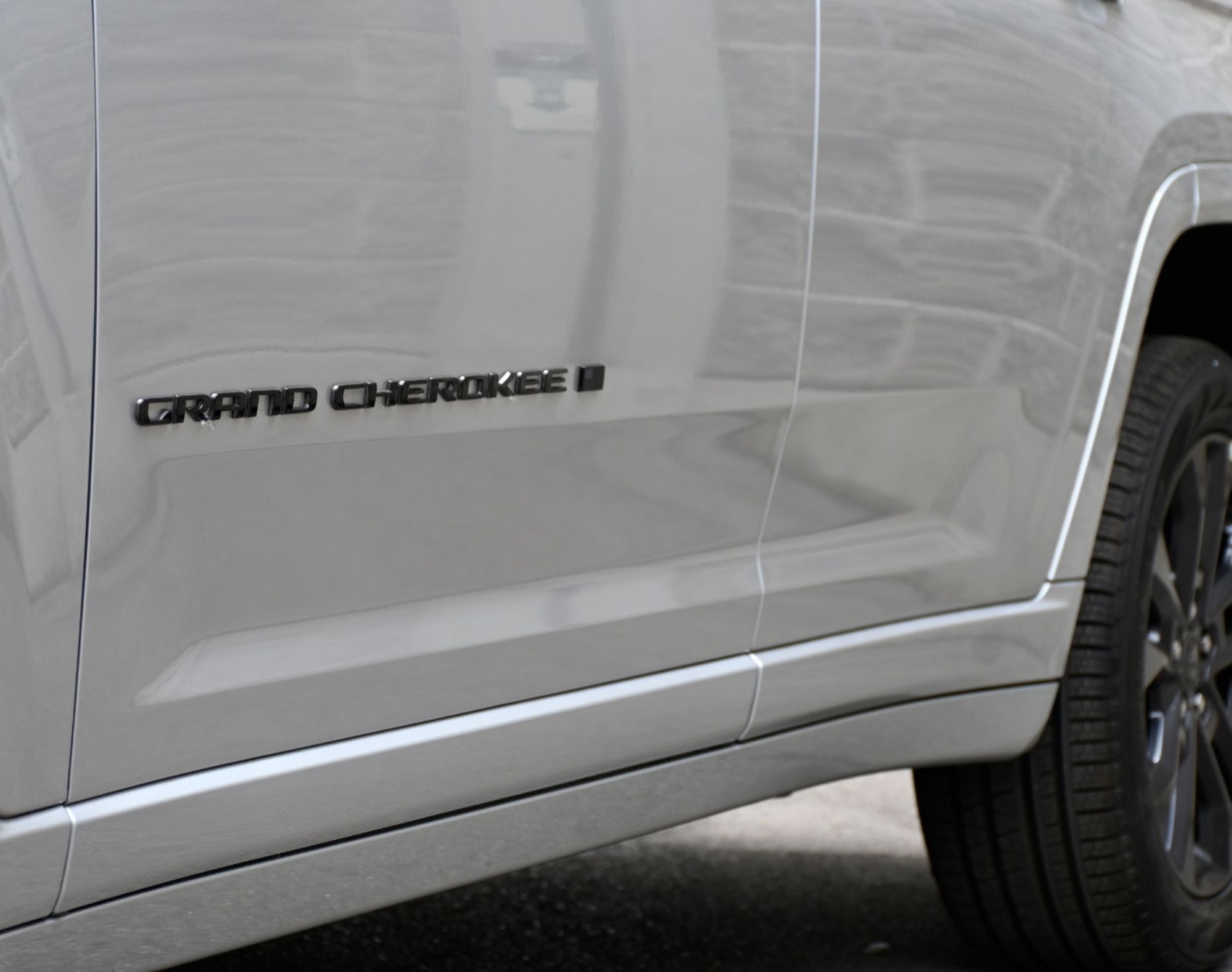 2026 JEEP GRAND CHEROKEE 4X4 TURBO NIVEL 3 PLUS – COLOR PLATA - Imagen 17