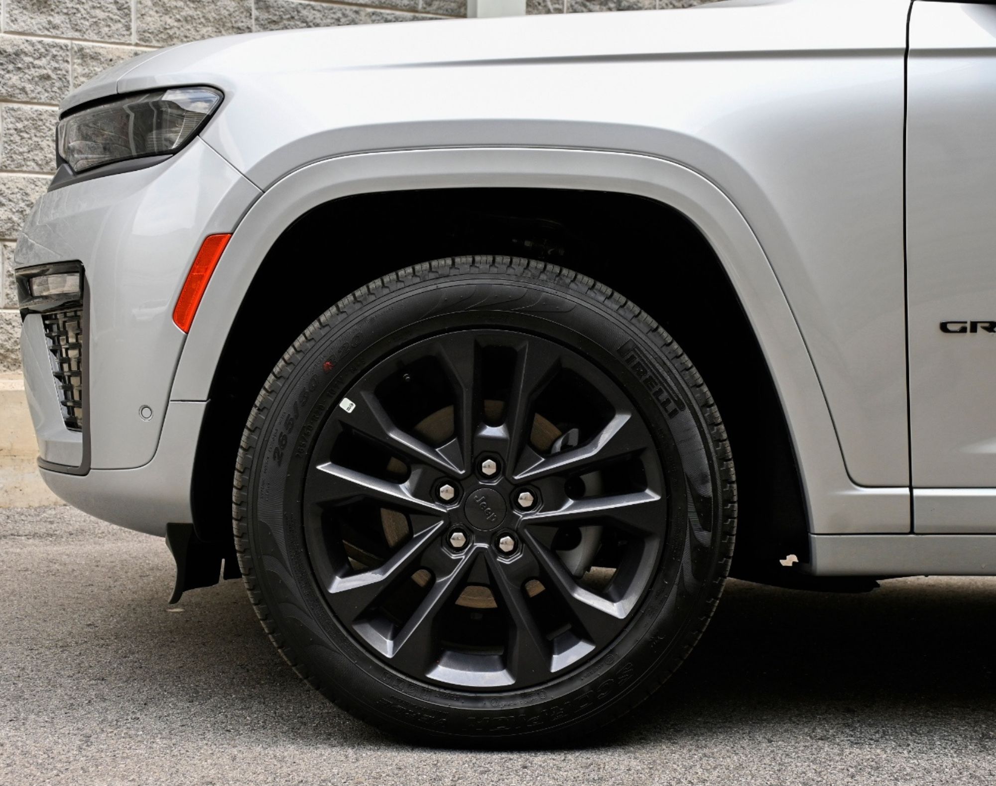 2026 JEEP GRAND CHEROKEE 4X4 TURBO NIVEL 3 PLUS – COLOR PLATA - Imagen 18