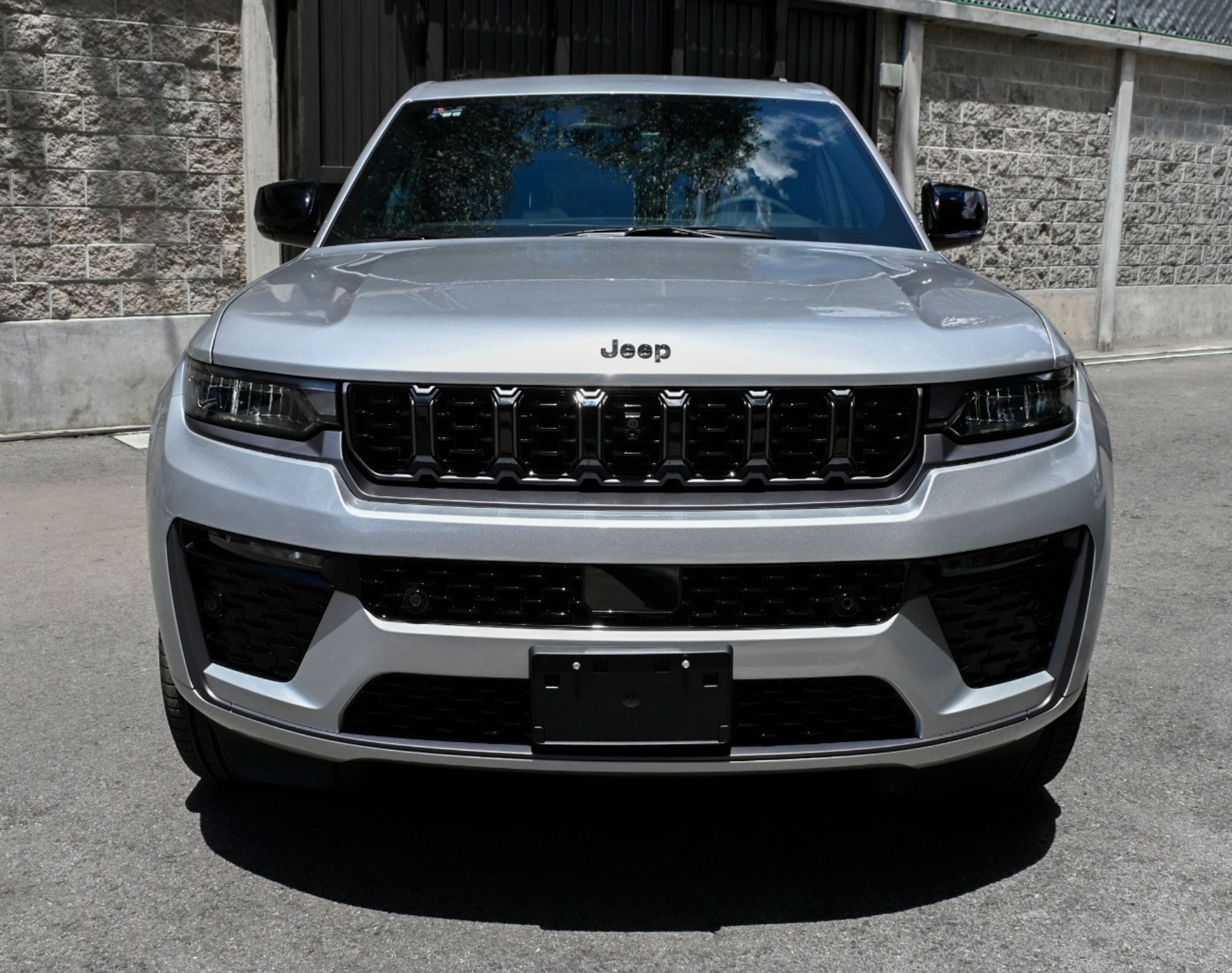 2026 JEEP GRAND CHEROKEE 4X4 TURBO NIVEL 3 PLUS – COLOR PLATA - Imagen 2
