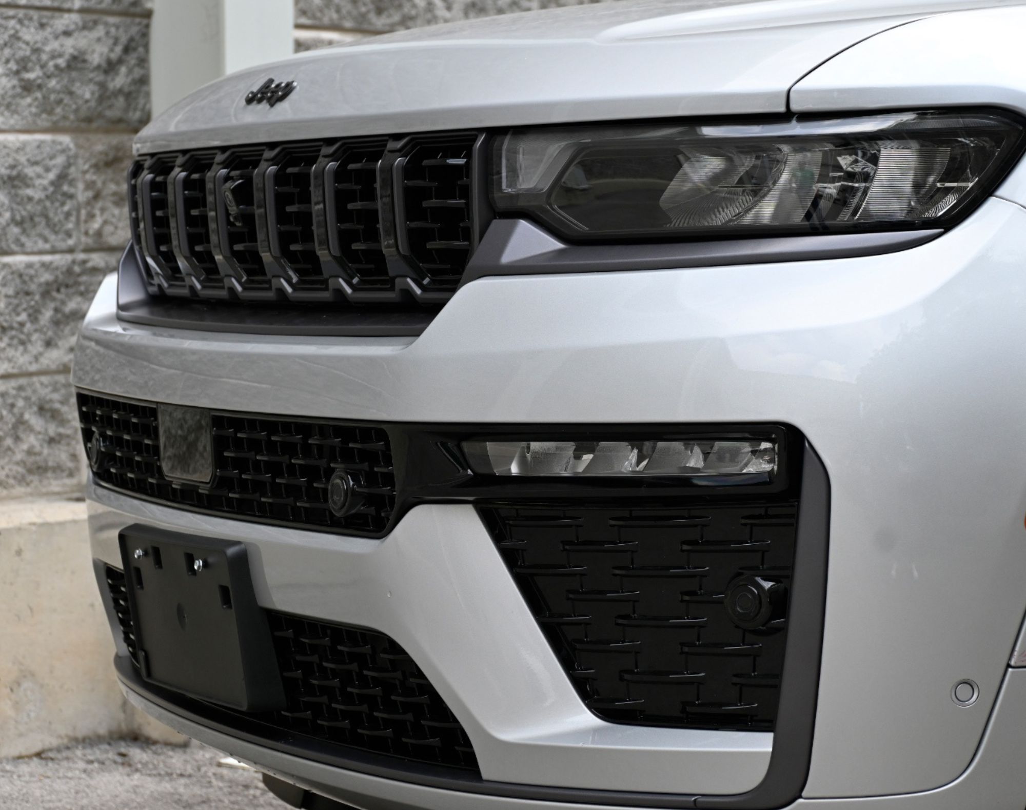 2026 JEEP GRAND CHEROKEE 4X4 TURBO NIVEL 3 PLUS – COLOR PLATA - Imagen 5