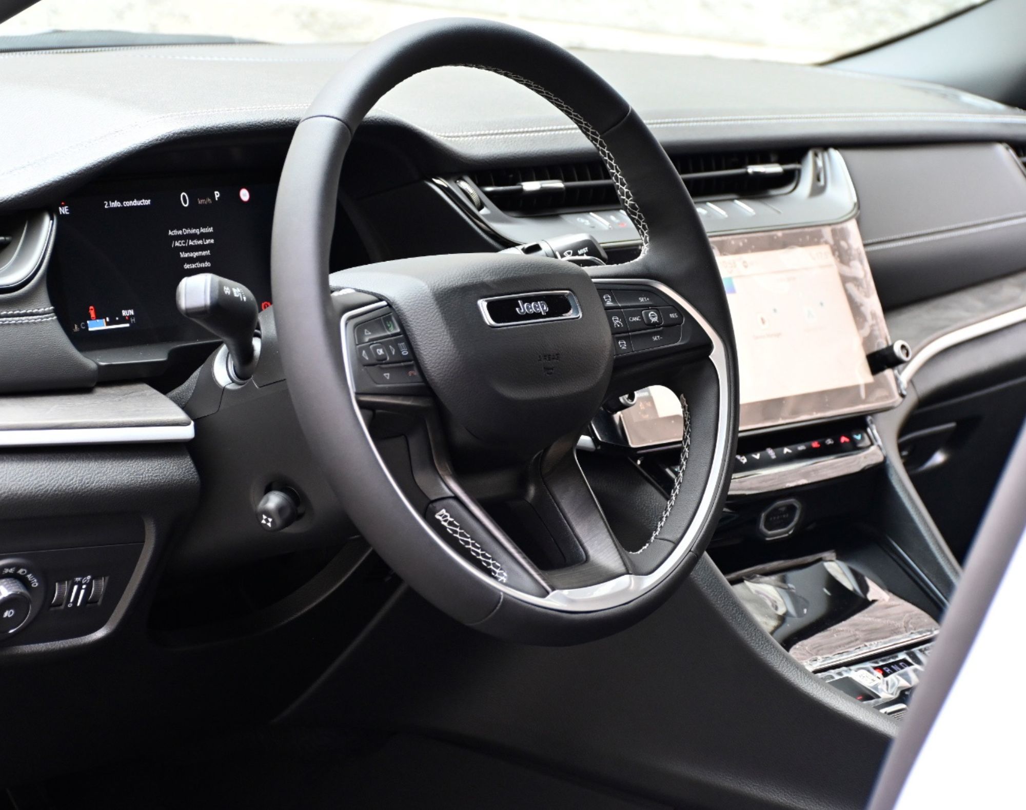 2026 JEEP GRAND CHEROKEE 4X4 TURBO NIVEL 3 PLUS – COLOR PLATA - Imagen 6