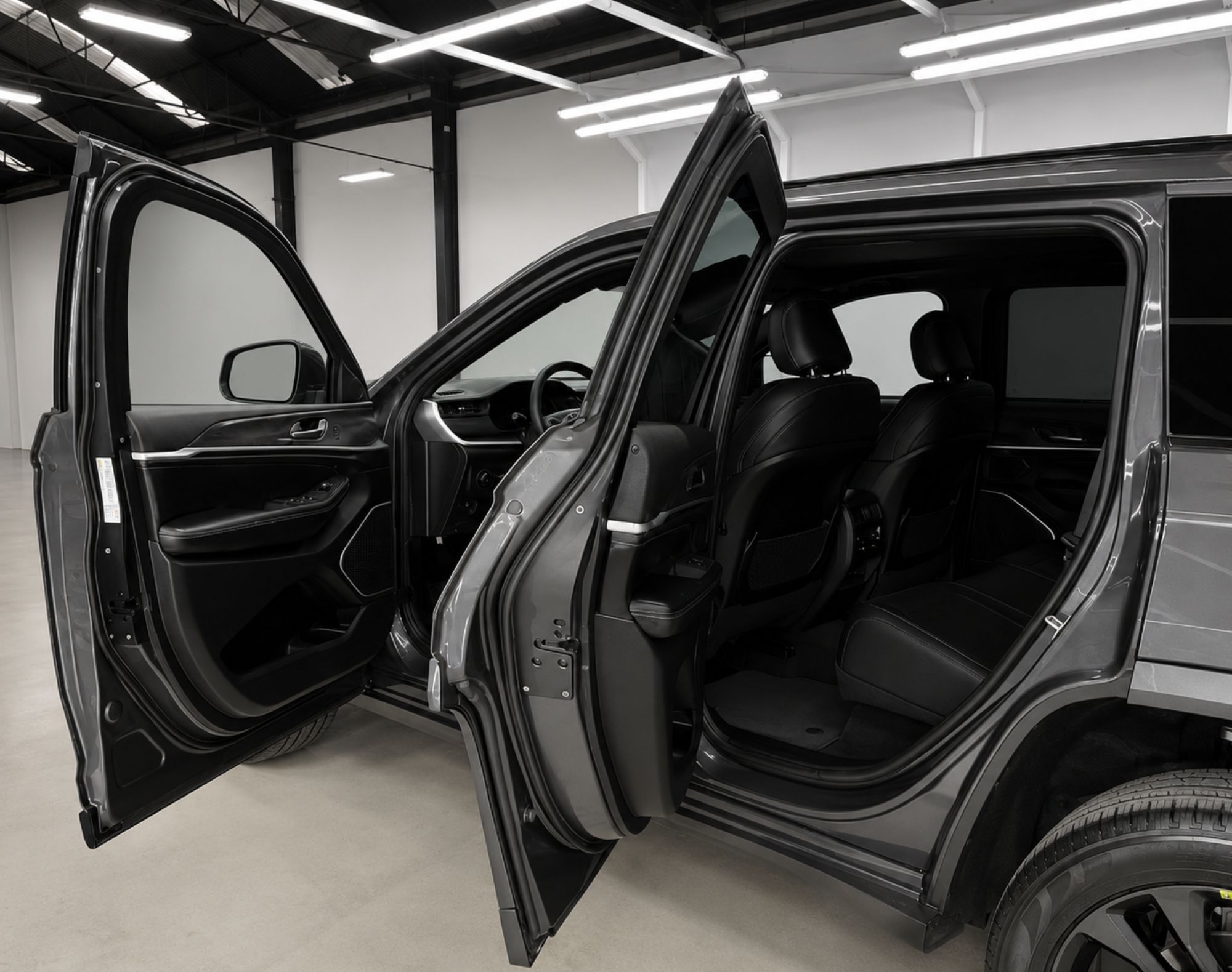 2026 JEEP GRAND CHEROKEE LIMITED NIVEL 4 LW – COLOR GRIS - Imagen 13