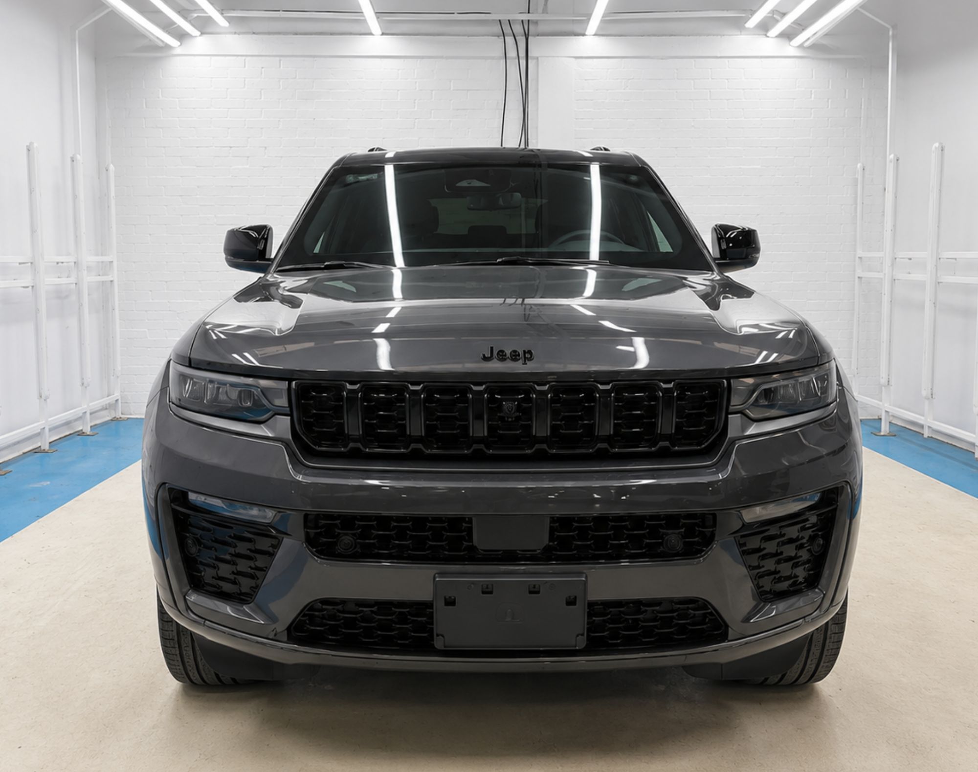 2026 JEEP GRAND CHEROKEE LIMITED NIVEL 4 LW – COLOR GRIS - Imagen 2