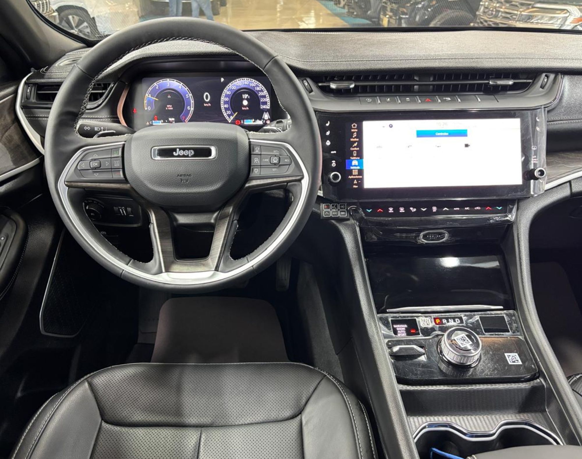 2026 JEEP GRAND CHEROKEE LIMITED NIVEL 4 LW – COLOR GRIS - Imagen 6
