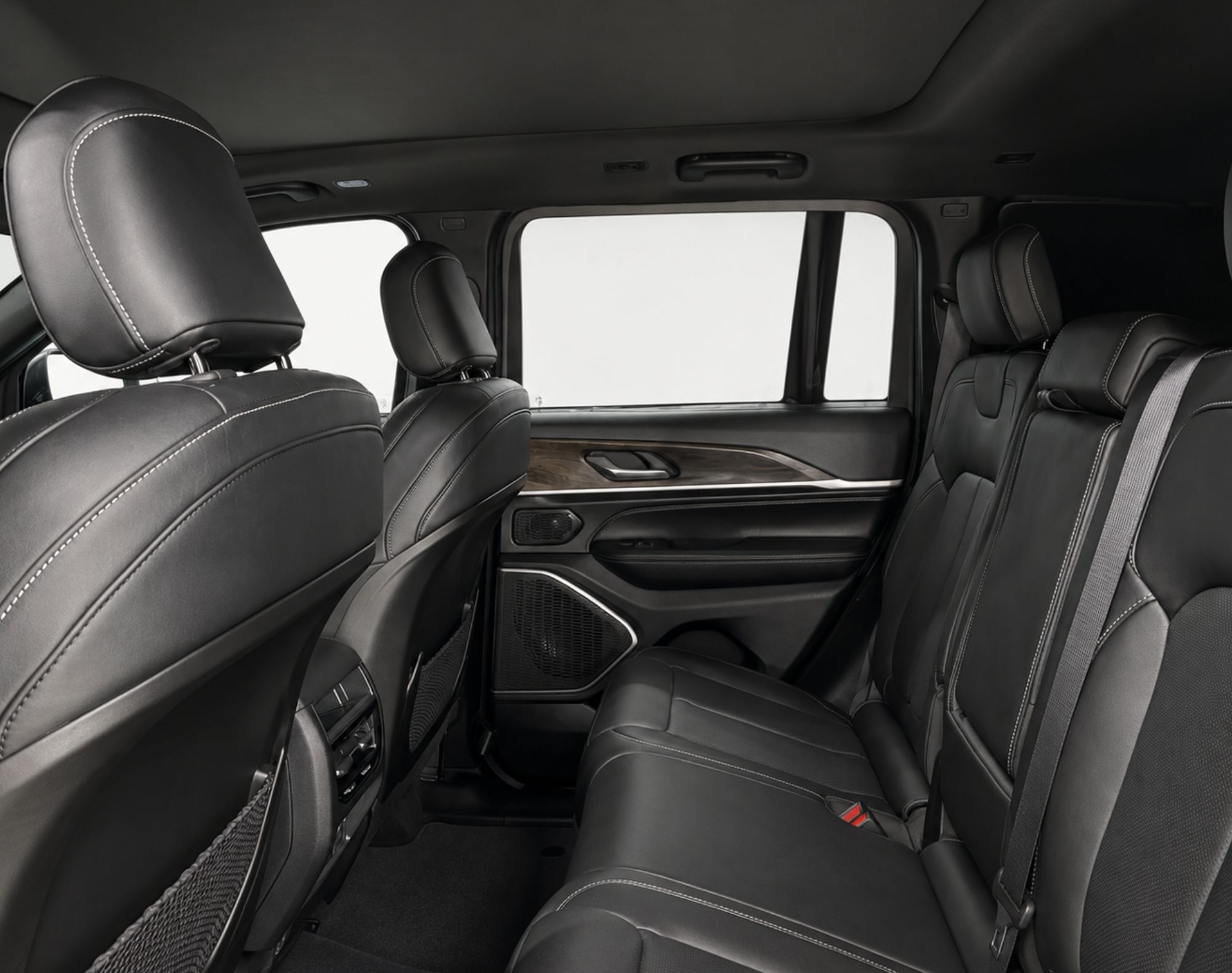 2026 JEEP GRAND CHEROKEE LIMITED NIVEL 4 LW – COLOR GRIS - Imagen 9