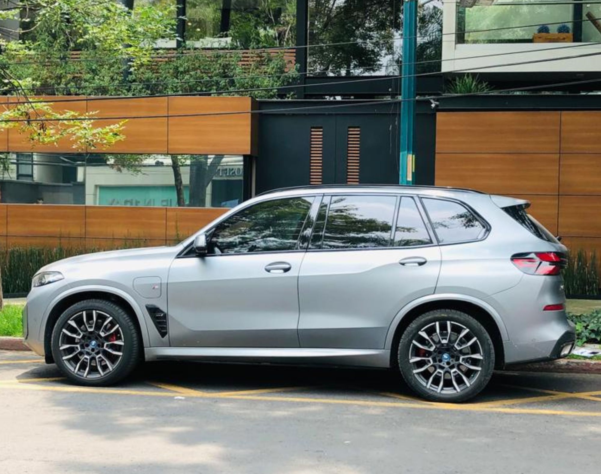 2024 BMW X5 XDRIVE 50E NIVEL 4 - COLOR GRIS - Imagen 11