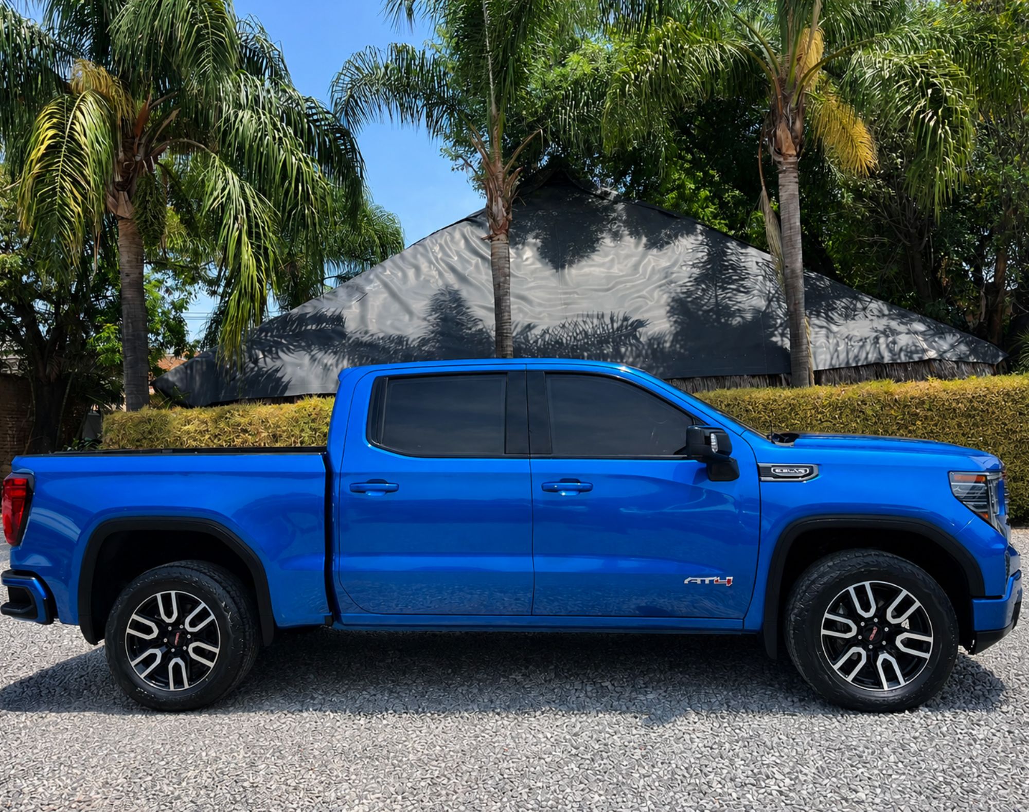 2023 SIERRA AT4 CREW CAB - COLOR AZUL - Imagen 11