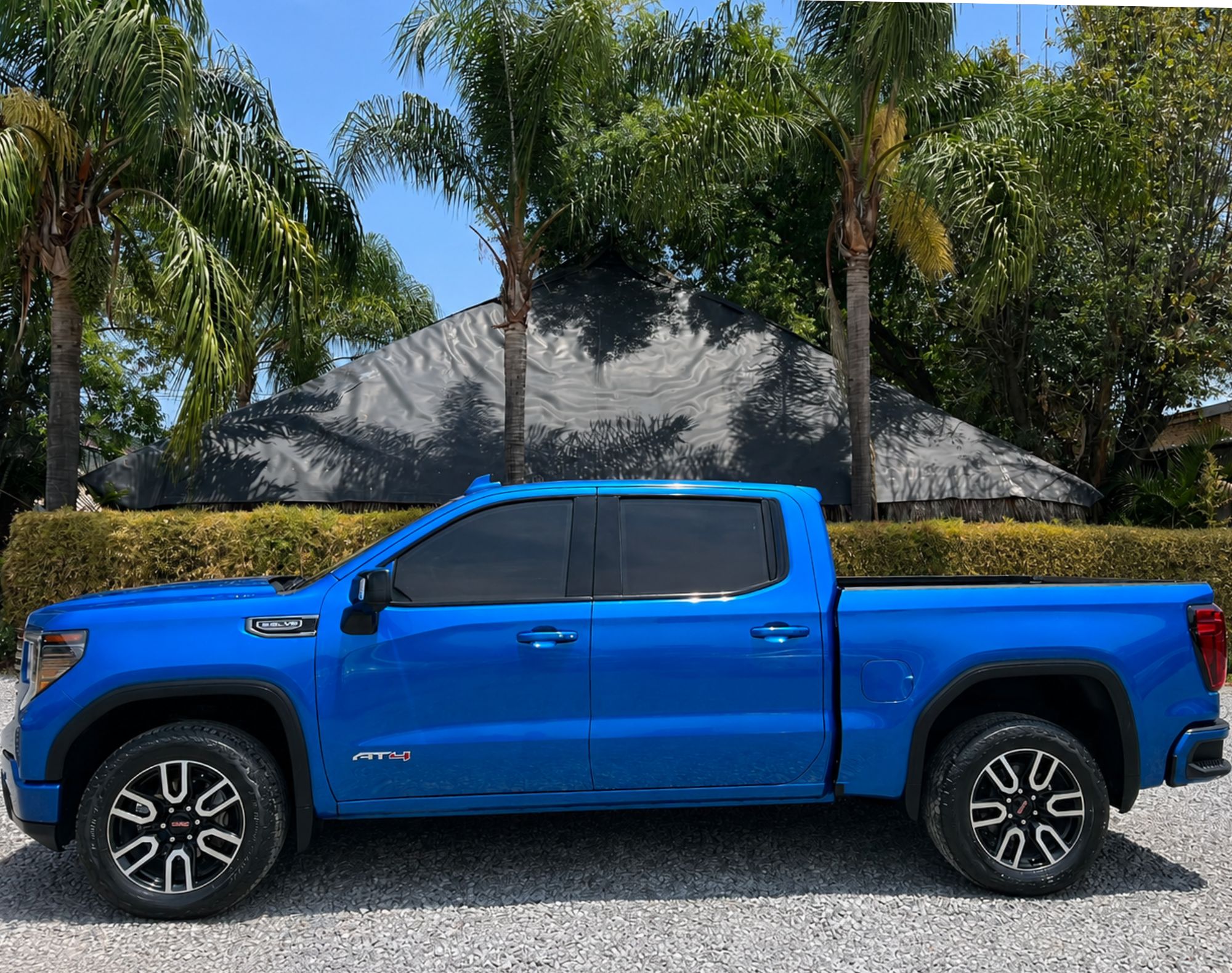 2023 SIERRA AT4 CREW CAB - COLOR AZUL - Imagen 12