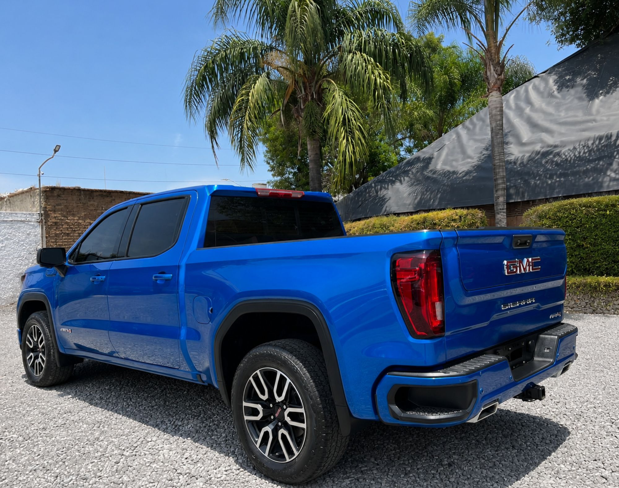 2023 SIERRA AT4 CREW CAB - COLOR AZUL - Imagen 13