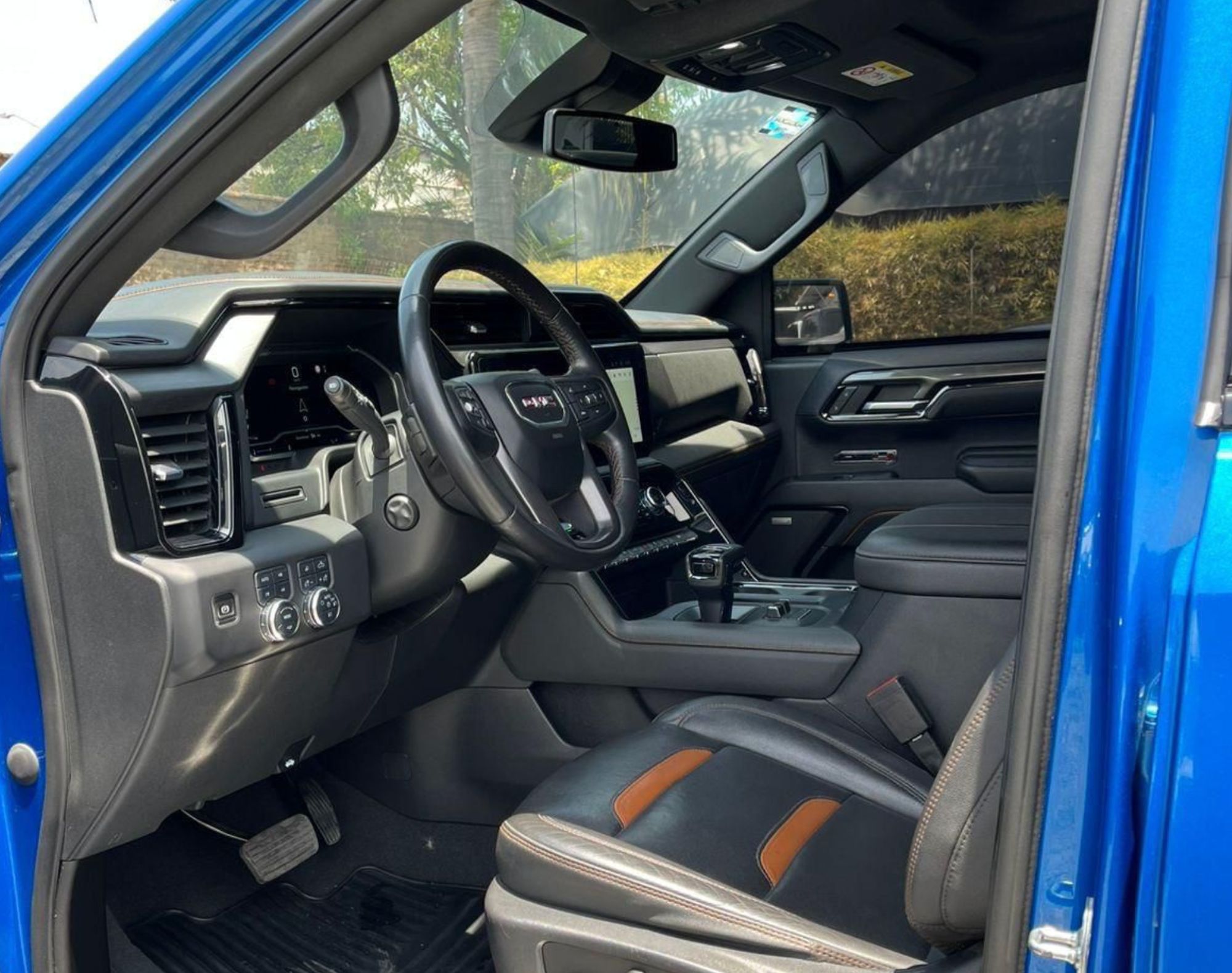 2023 SIERRA AT4 CREW CAB - COLOR AZUL - Imagen 6