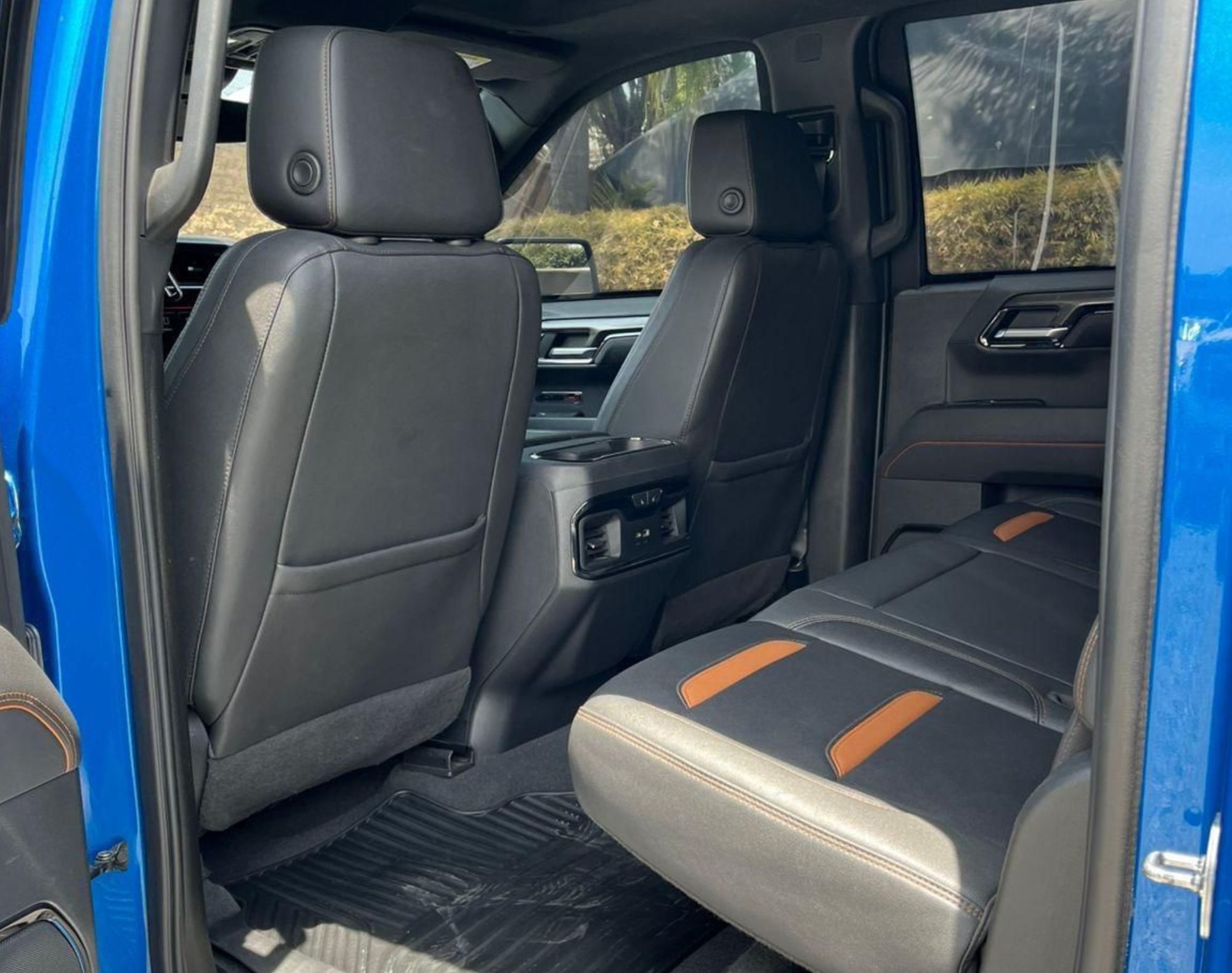2023 SIERRA AT4 CREW CAB - COLOR AZUL - Imagen 7