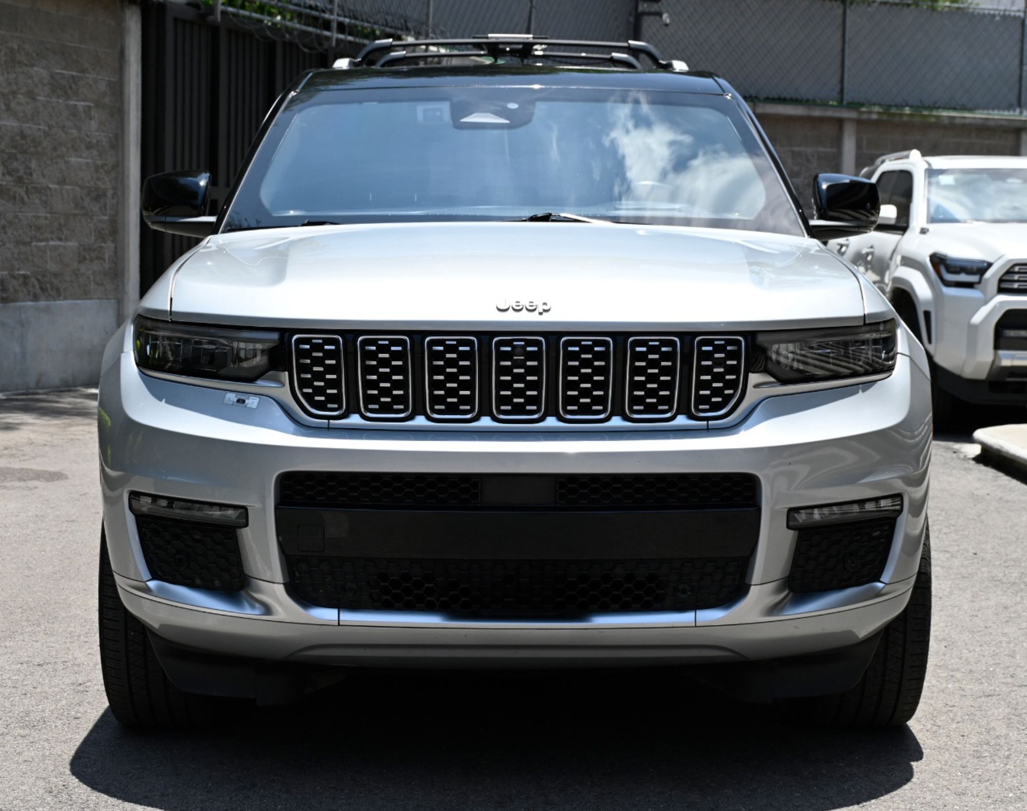 2022 CHEROKEE SUMMIT L 4X4 - COLOR PLATA - Imagen 2