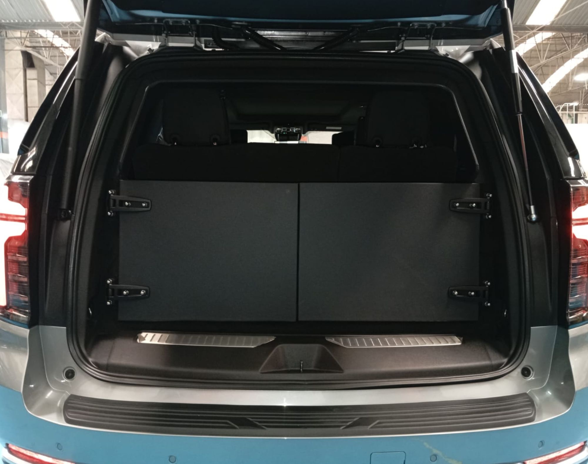 2026 TAHOE HIGH COUNTRY NIVEL 4 – COLOR GRIS - Imagen 6
