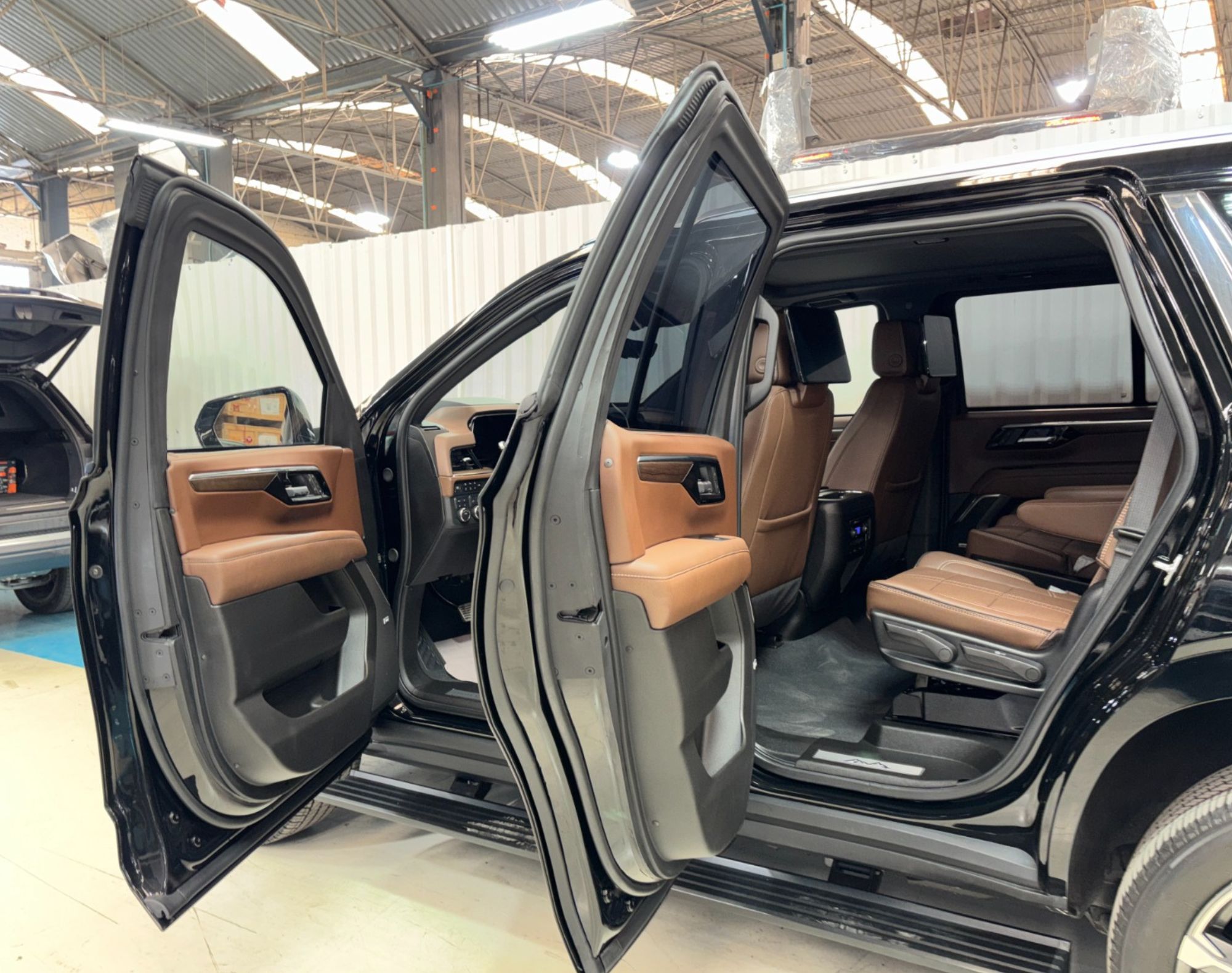 2026 TAHOE HIGH COUNTRY NIVEL 3 AP – COLOR NEGRO - Imagen 11