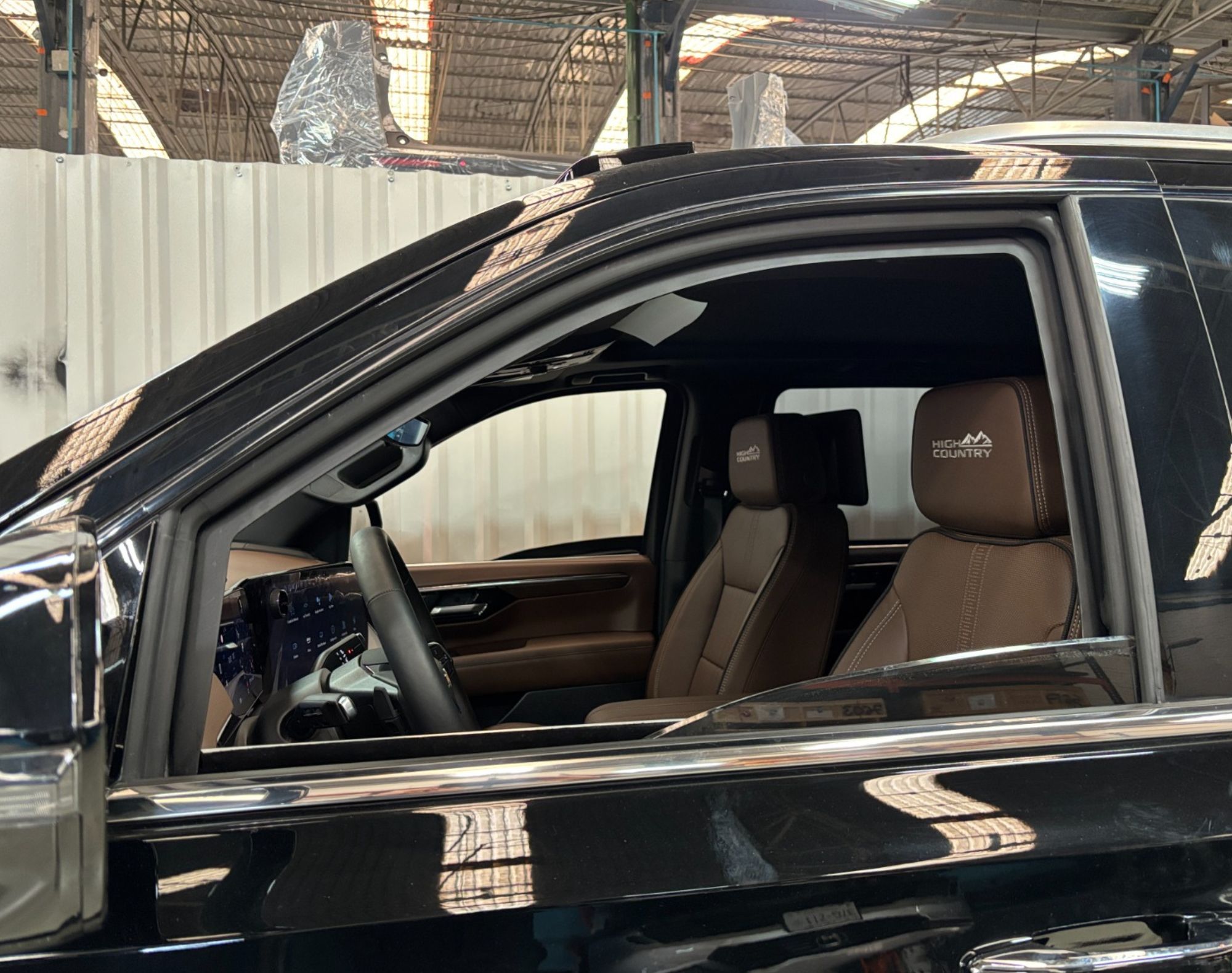 2026 TAHOE HIGH COUNTRY NIVEL 3 AP – COLOR NEGRO - Imagen 12