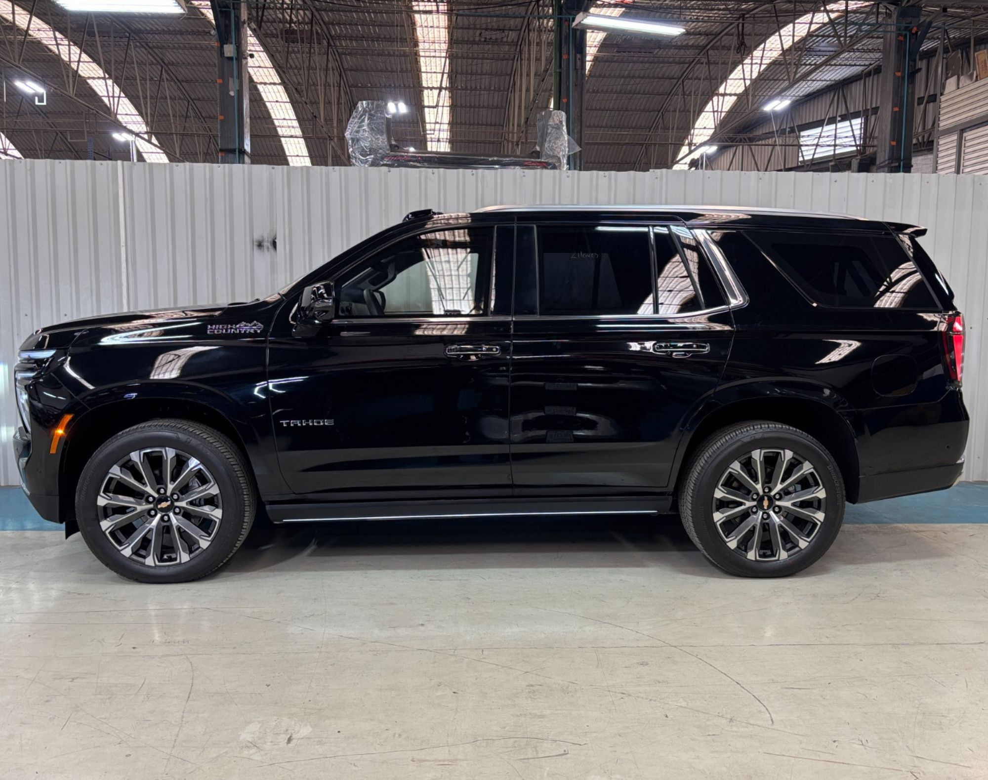 2026 TAHOE HIGH COUNTRY NIVEL 3 AP – COLOR NEGRO - Imagen 13