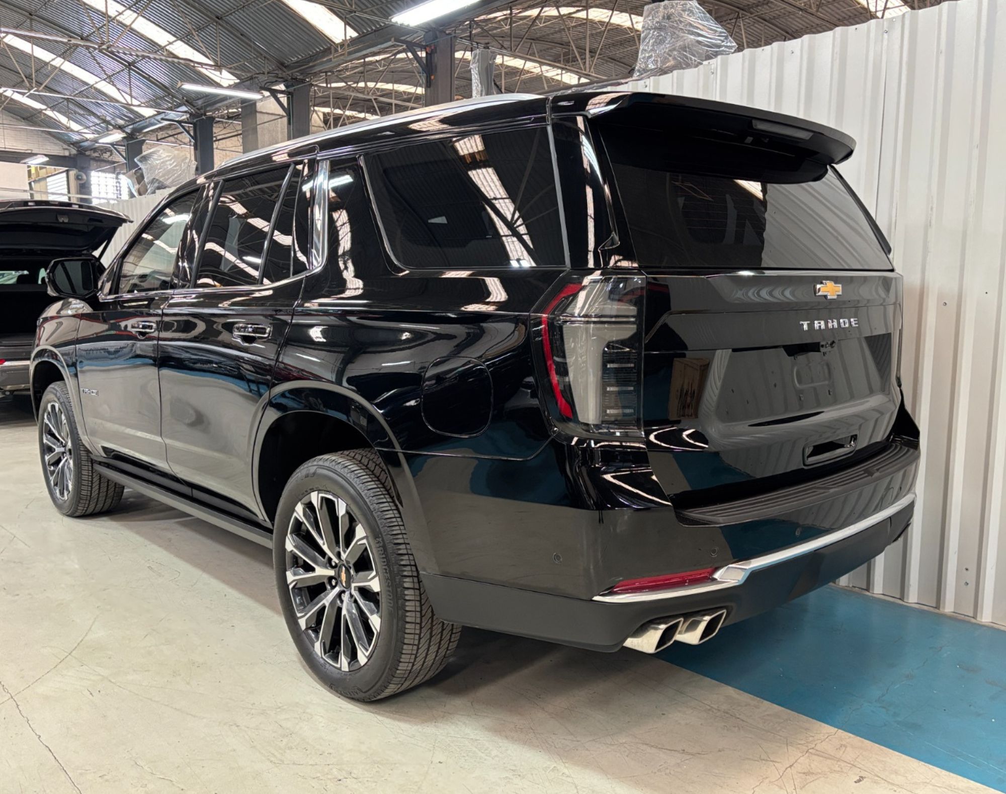 2026 TAHOE HIGH COUNTRY NIVEL 3 AP – COLOR NEGRO - Imagen 14