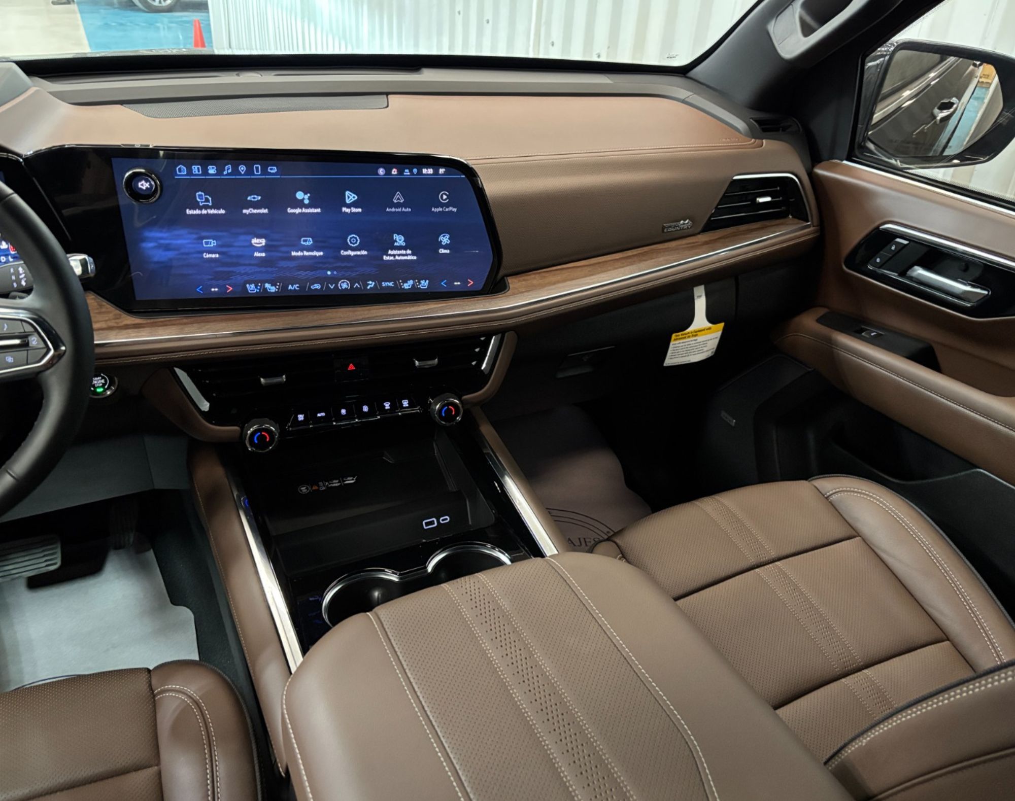 2026 TAHOE HIGH COUNTRY NIVEL 3 AP – COLOR NEGRO - Imagen 3
