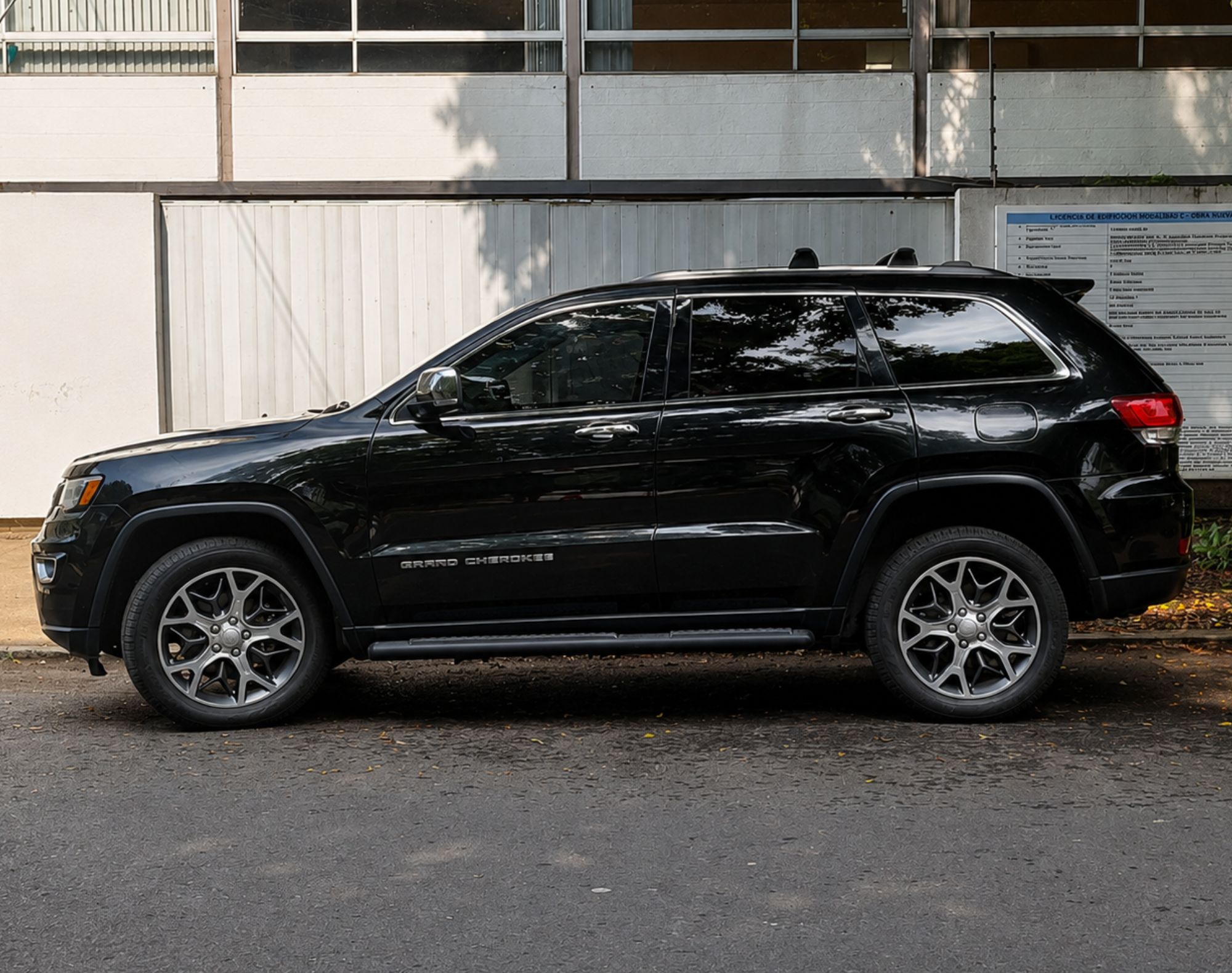2021 JEEP CHEROKEE 4X4 - COLOR NEGRO - Imagen 8